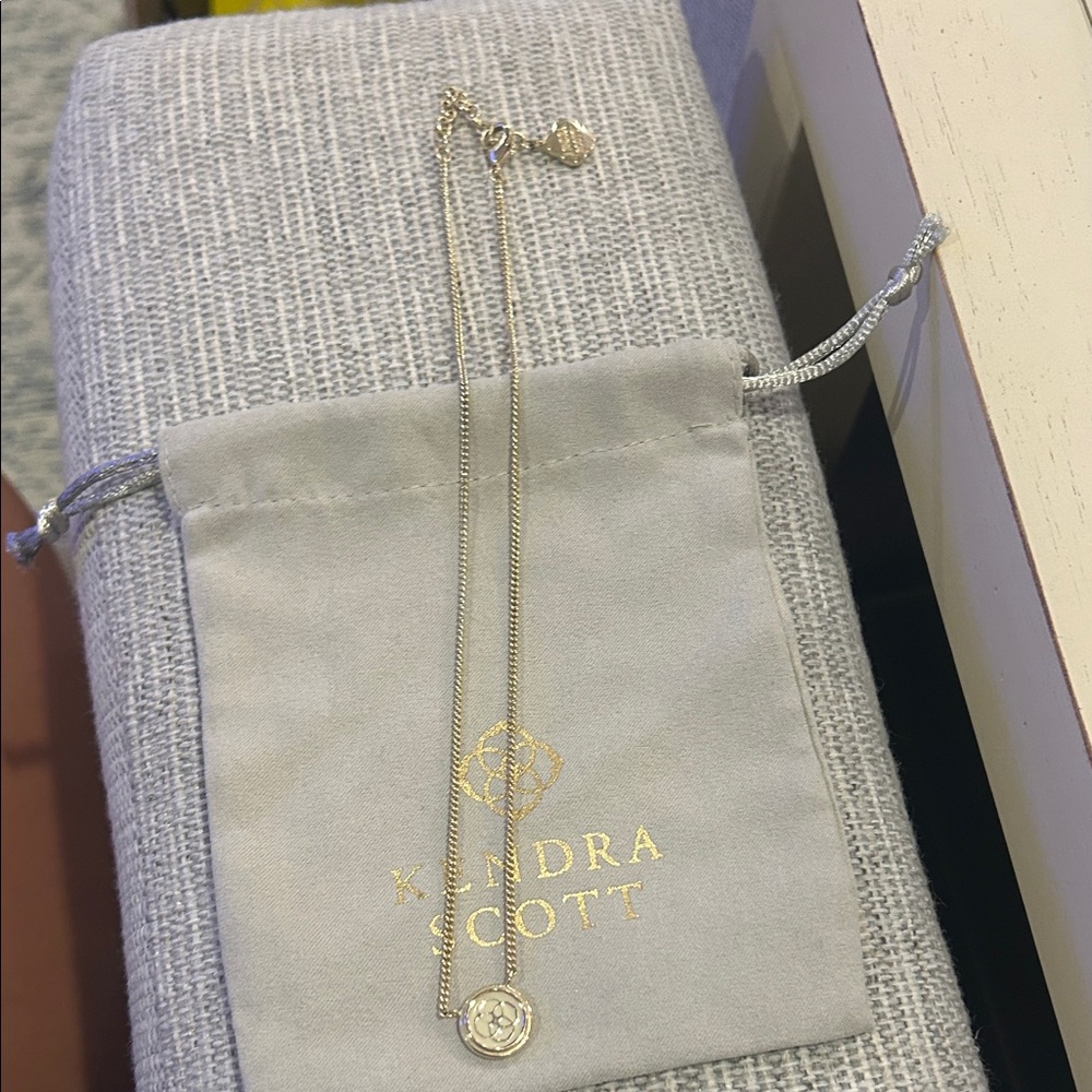 Kendra Scott Gold Circle Pendant Necklace
